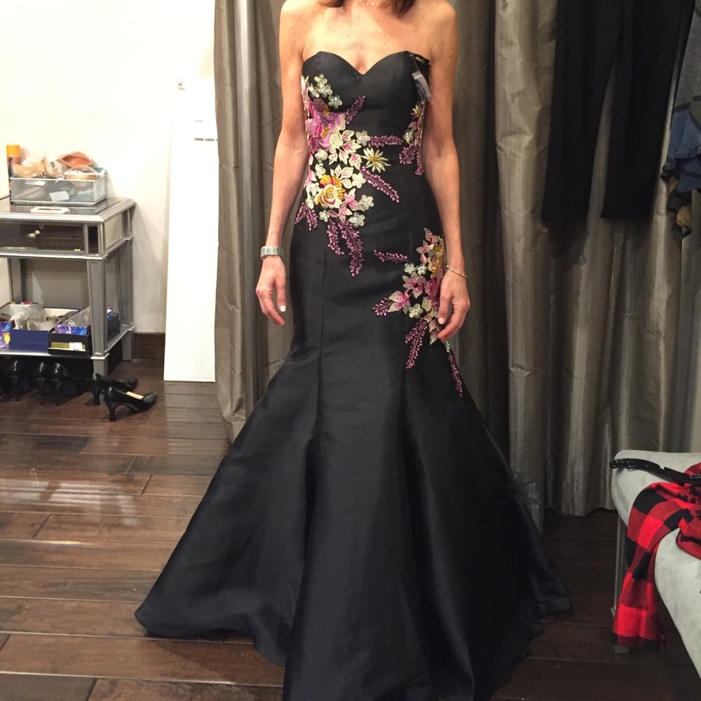 Strapless mermaid style gown with flower appliqué